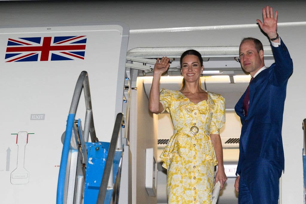 NASSAU, BAHAMAS - MARCH 26: (UK OUT FOR 28 DAYS) Prince William, Duke of Cambridge and Catherine, Duchess of Cambridge attend a departure ceremony at Lynden Pindling International Airport on March 26, 2022 in Nassau, Bahamas, at the end of their eight day tour. The Duke and Duchess of Cambridge have visited Belize, Jamaica and The Bahamas on behalf of Her Majesty The Queen on the occasion of the Platinum Jubilee. (Photo by Pool/Samir Hussein/WireImage)
