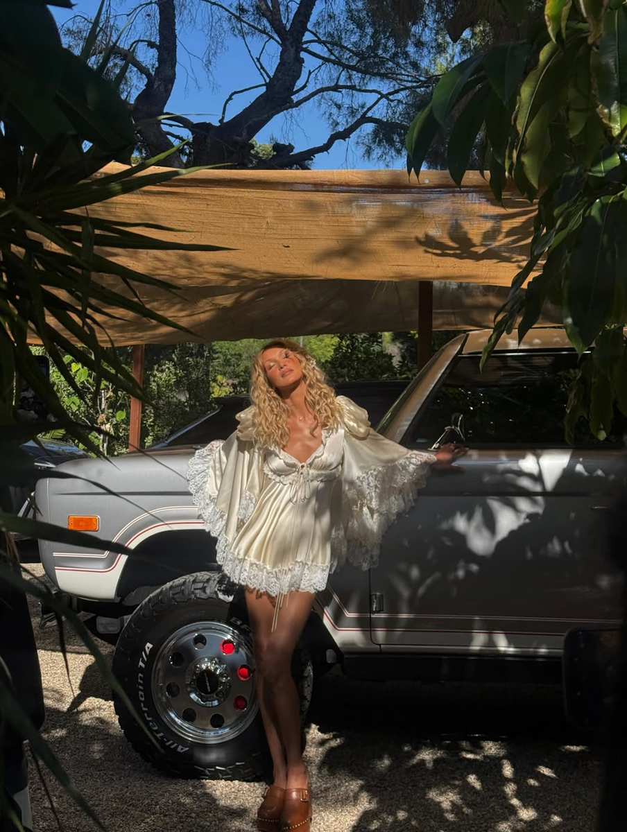 Bella Hadid shows off angelic dress and new blonde hair