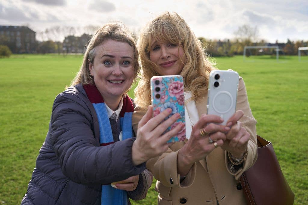 Anne (PHILIPPA DUNNE);Amanda (LUCY PUNCH) in Amandaland 