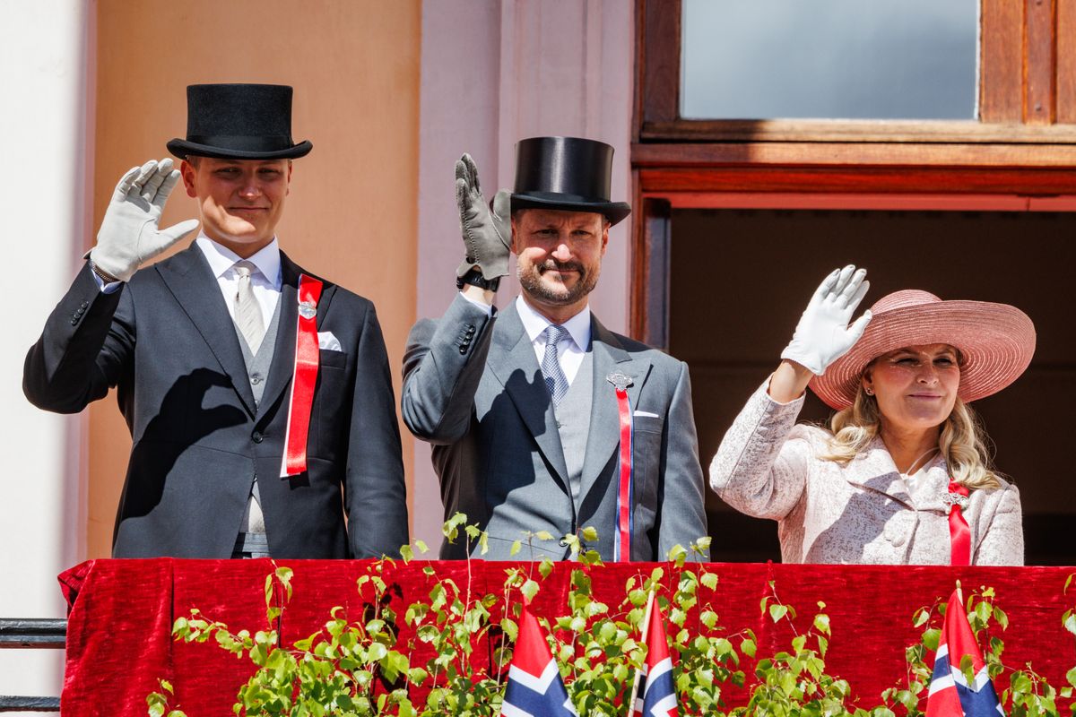 The most fragile image of Princess Mette-Marit on National Day: oxygen, pauses, and a severe coughing episode