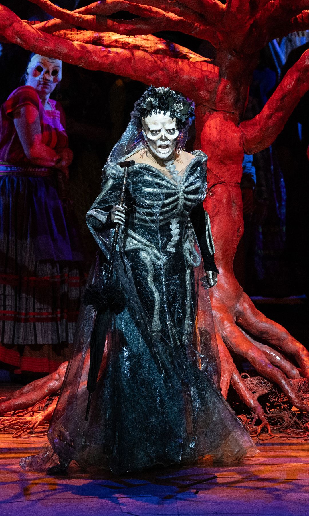 A dramatic performance of La Catrina by Gabriela Reyes