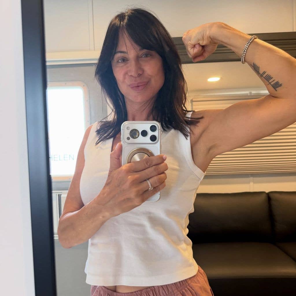 The actress invited her followers on a fitness journey with her