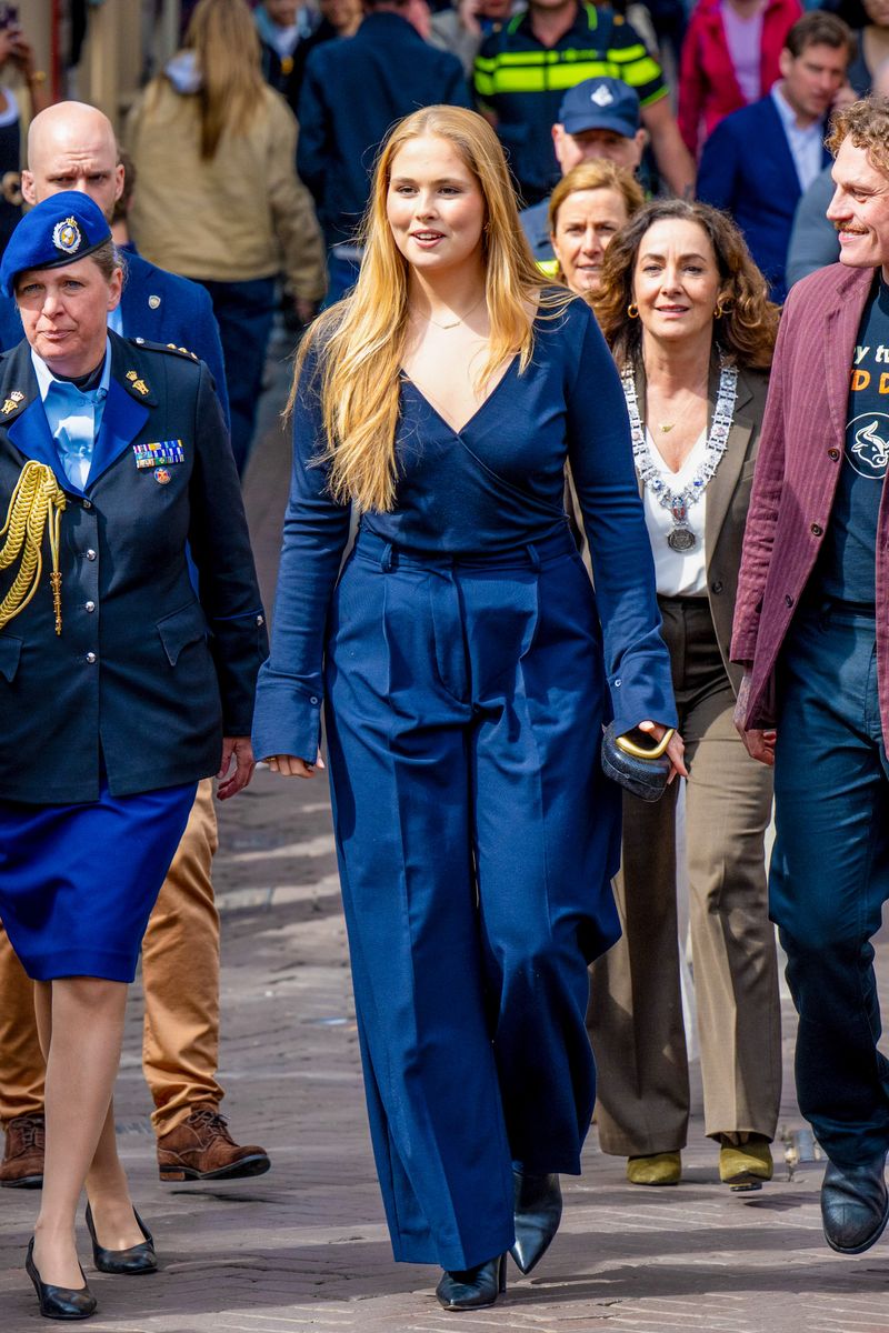 Dressed in a flowing navy ensemble, Amalia opted for a deep V-neck blouse paired with wide-leg trousers.