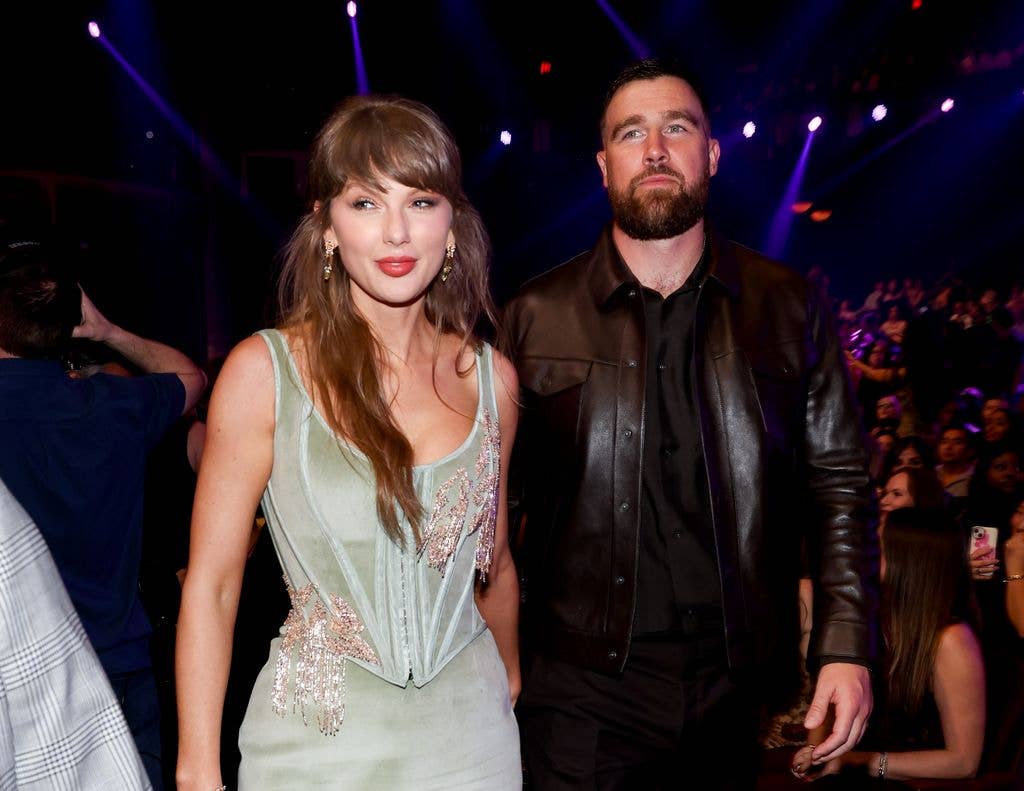taylor swift travis kelce iheartradio music awards
