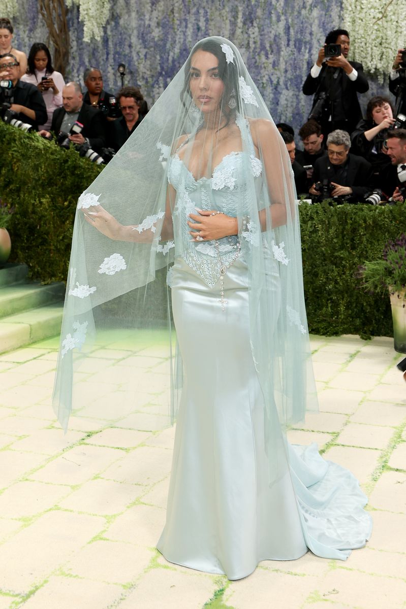 Georgina Rodri­guez attends the 2026 Met Gala celebrating "Costume Art" at the Metropolitan Museum of Art.