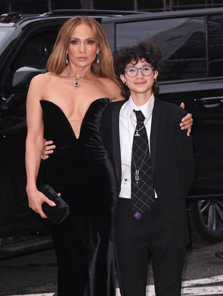 jennifer lopez on the red carpet with child emme 