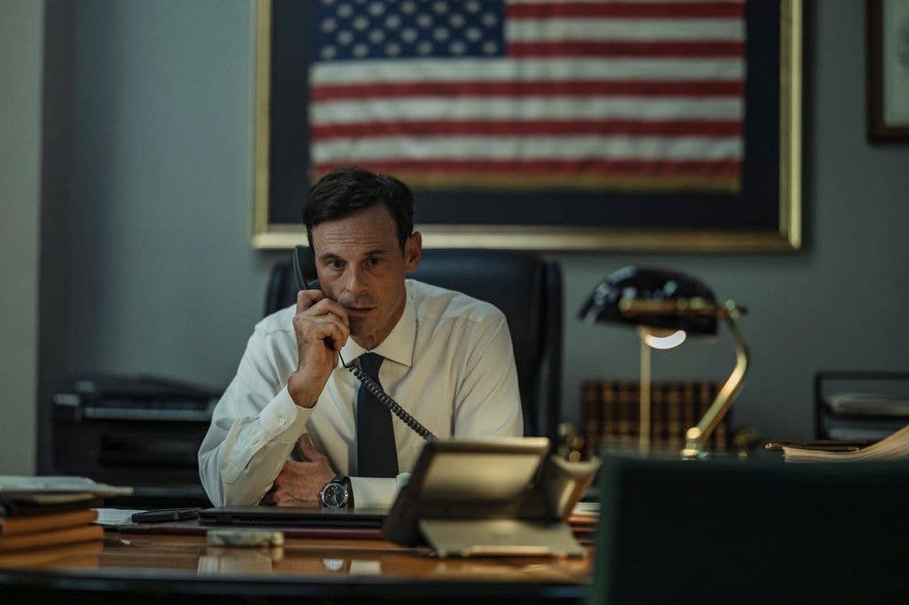 Scoot McNairy plays Henry Tappen 