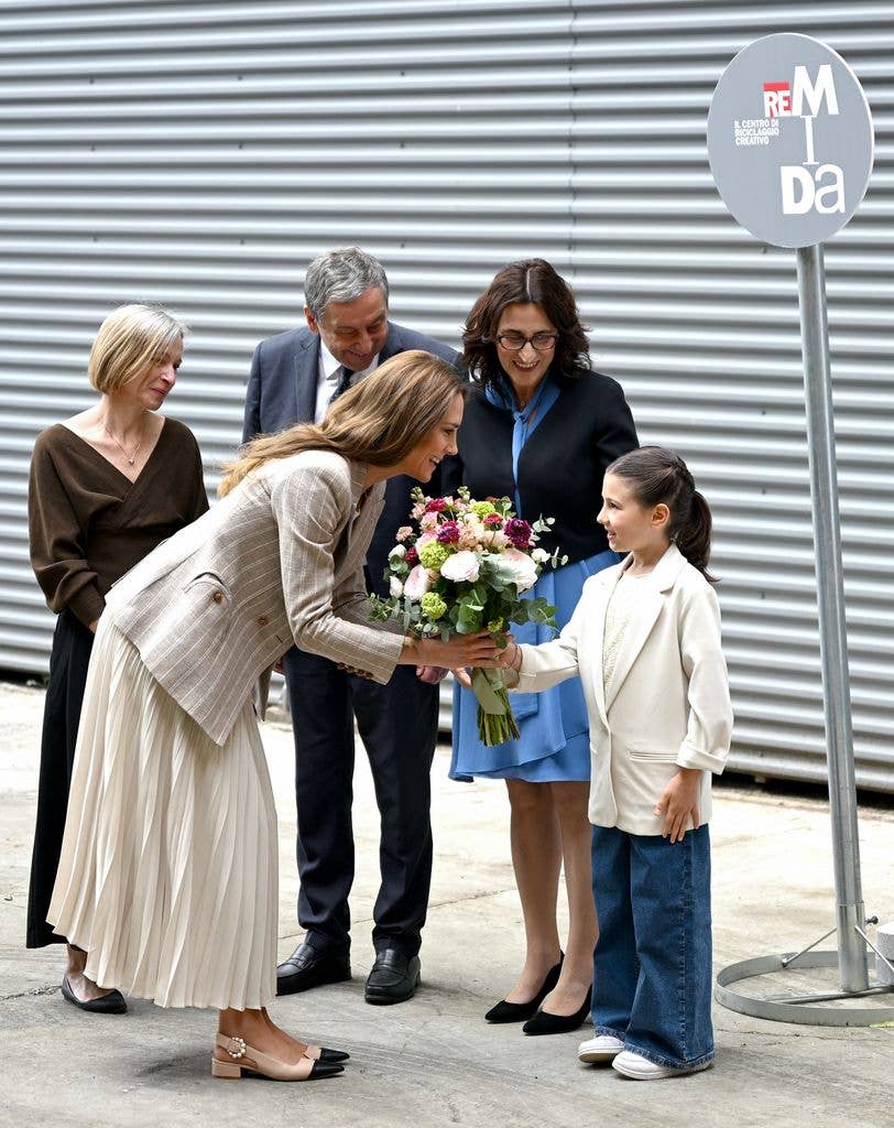 princess kate accepting flowers