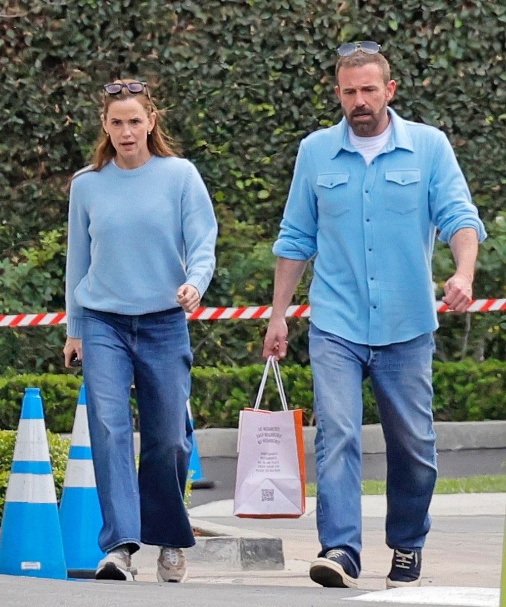 Affleck and Garner once again proved their coordinated co-parenting dynamic extends to their street style.