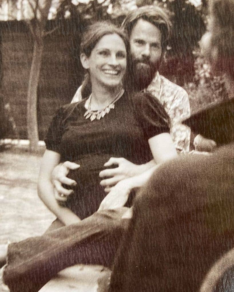 julia roberts danny moder pregnant