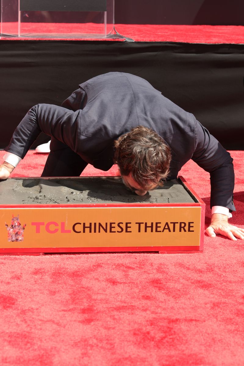 The No Country for Old Men star added a personal touch to the ceremony by pressing his nose into the cement alongside his handprints.