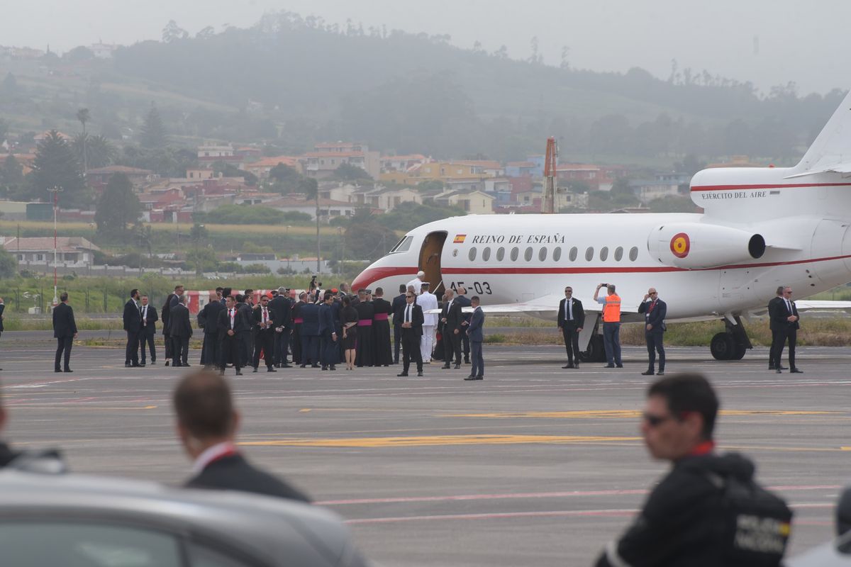 King Felipe VI offers an official Spanish Air and Space Force Falcon jet to expedite the Pope's return to Rome.