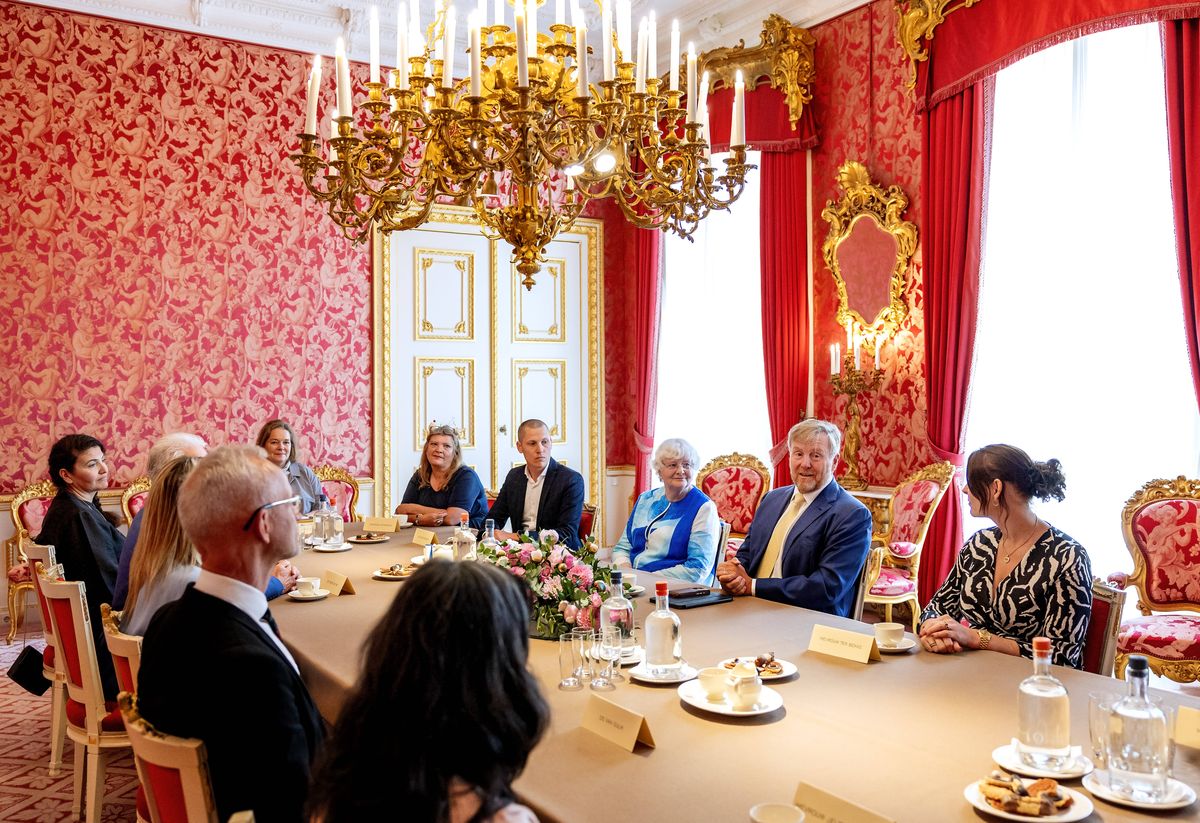 Queen Máxima appeared relaxed and engaged throughout the gathering, greeting attendees with warm smiles.