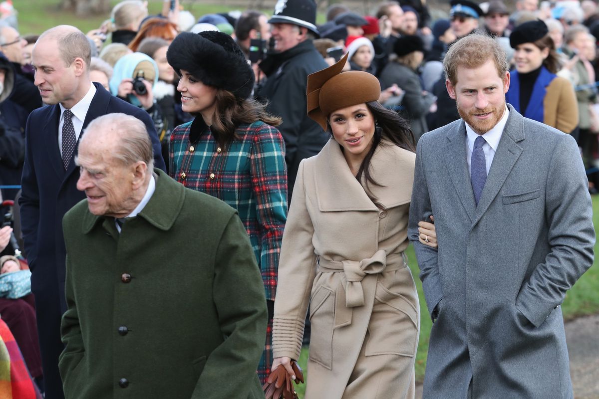 KING'S LYNN, ENGLAND - DECEMBER 25: (L-R) Prince William, Duke of Cambridge, Prince Philip, Duke of Edinburgh, Catherine, Duchess of Cambridge, Meghan Markle and Prince Harry attend Christmas Day Church service at Church of St Mary Magdalene on December 25, 2017 in King's Lynn, England. (Photo by Chris Jackson/Getty Images)