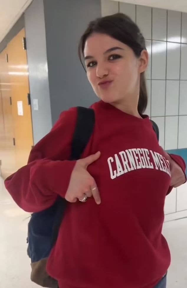 Suri Cruise wore a Carnegie Mellon sweater