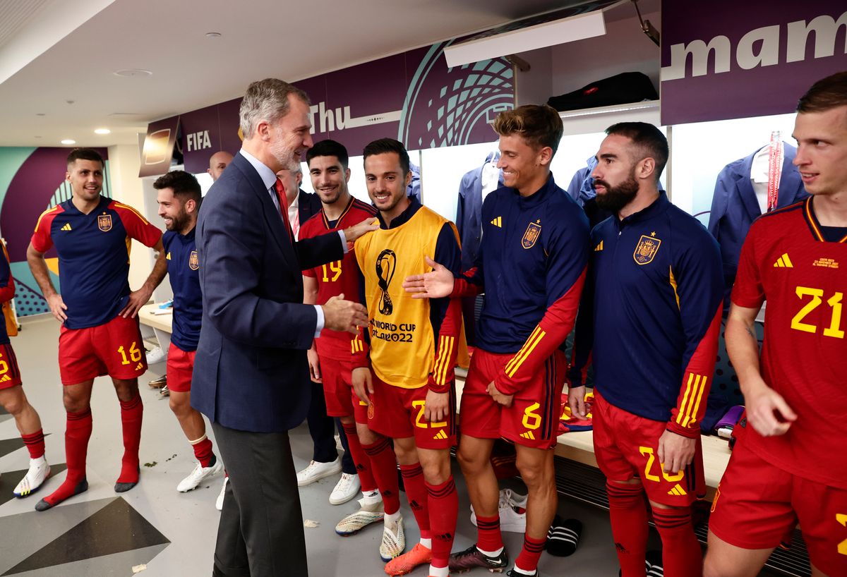 The King congratulates Spain’s players after one of their most dominant World Cup performances.