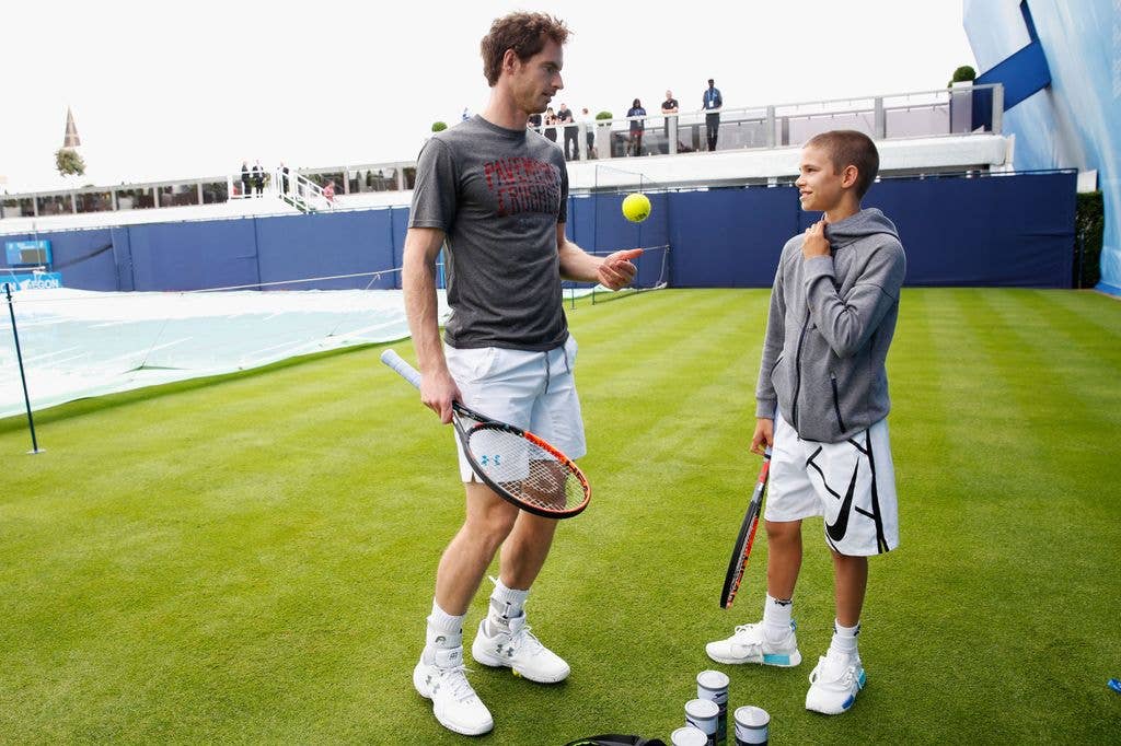 Andy Murray speaks with Romeo Beckham after the pair hit a few balls prior to Murray's practice session at the Aegon Championships in 2016