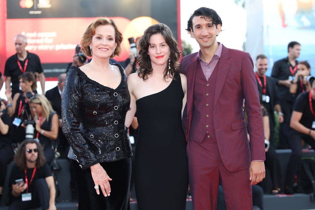 Sigourney Weaver, Shar Simpson and a guest at the red carpet for the 'Beetlejuice' sequel.