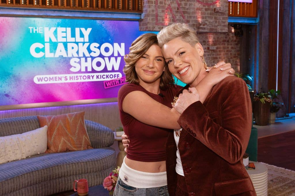 THE KELLY CLARKSON SHOW -- Episode A5101 -- Pictured: (l-r) Willow Hart, P!NK