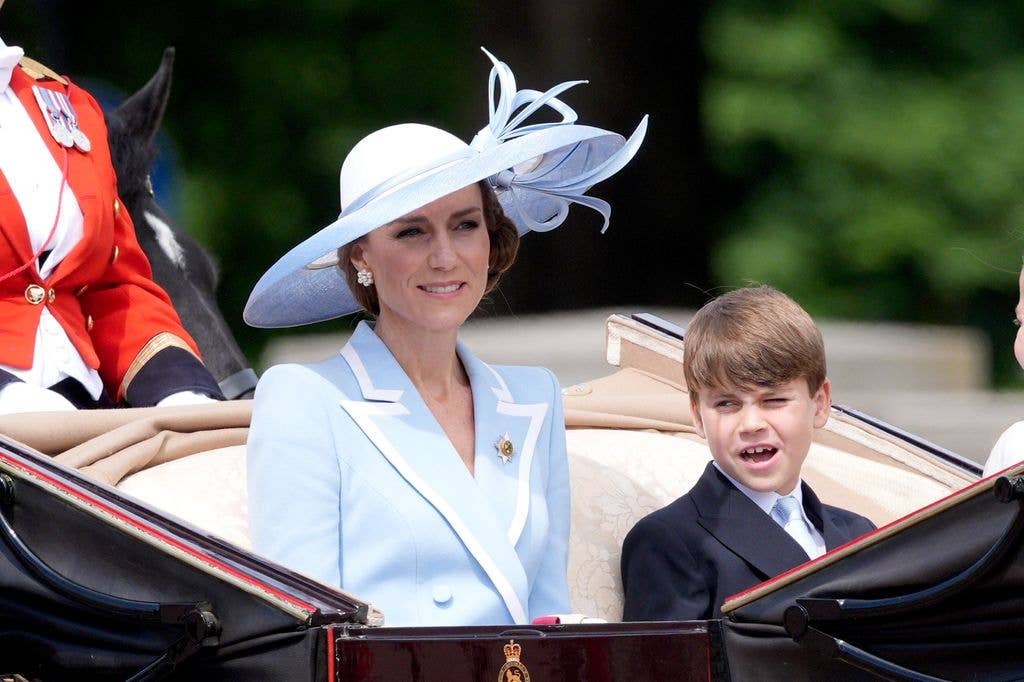 Prince Louis chatting to his mum Kate in the carriage