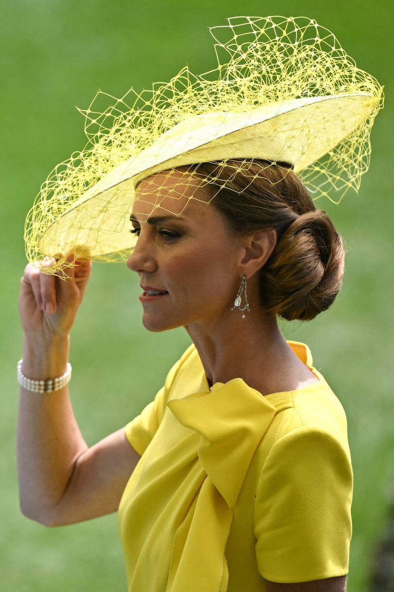 Princess Diana famously wore the three-strand pearl and diamond bracelet in the late 1980s before it was later gifted to Kate by Prince William.