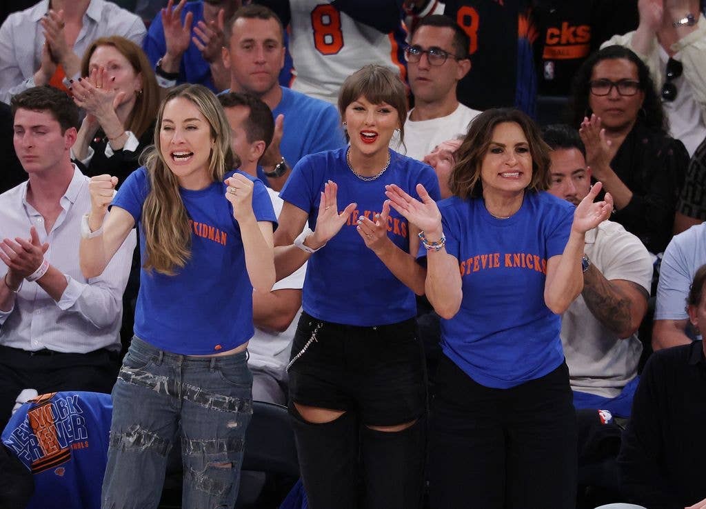 Este Haim, Taylor Swift, and Mariska Hargitay react during Game Four of the 2026 NBA Finals between the San Antonio Spurs and the New York Knicks at Madison Square Garden on June 10, 2026 in New York City