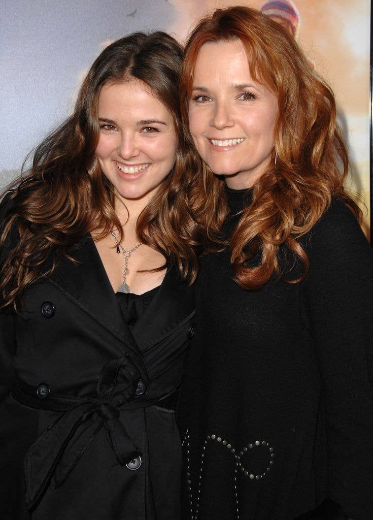 zoey deutch lea thompson red carpet
