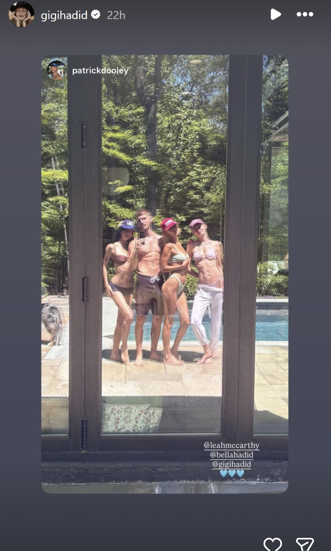 Hadid spent a weekend with her friends, enjoying the sun and the pool