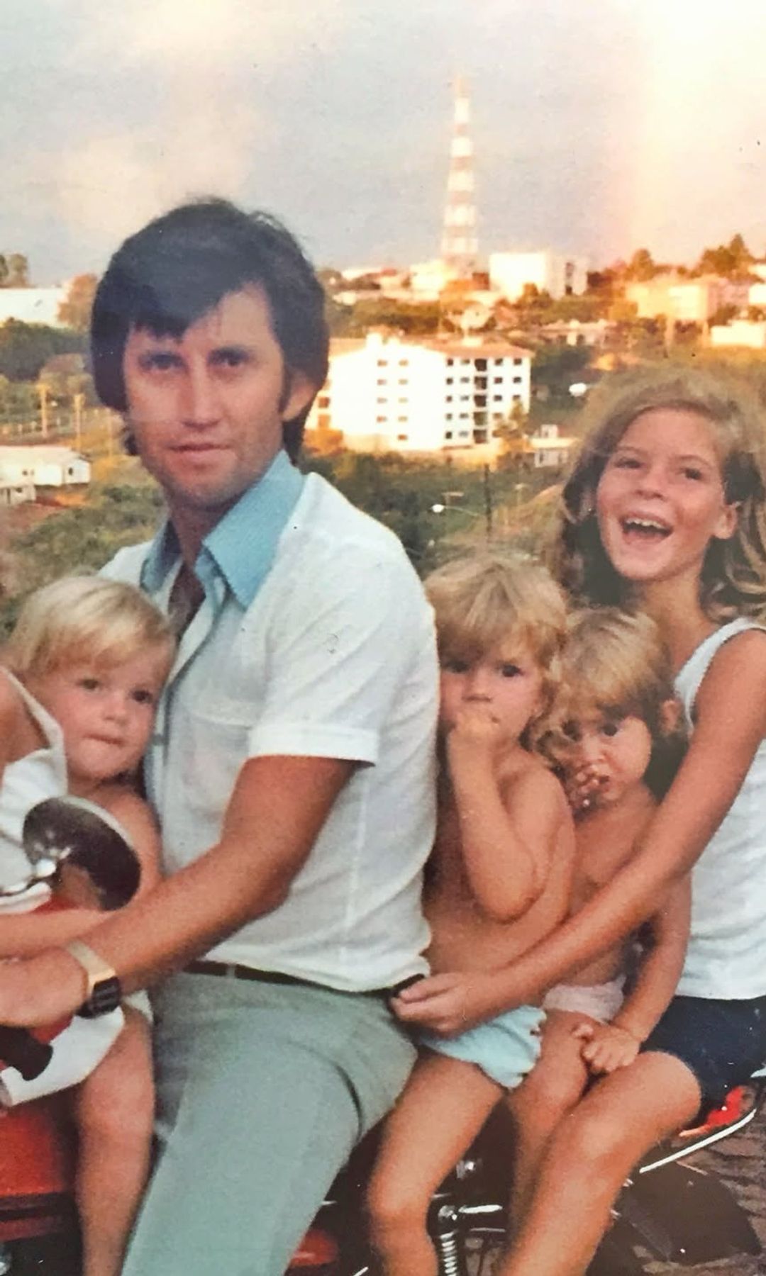 Bundchen shared a photo of her father and her siblings