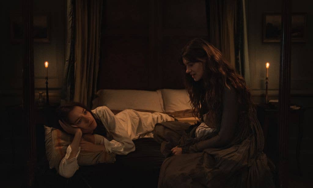 Esme Creed-Miles stars as Marianne Dashwood and Daisy Edgar-Jones as Elinor Dashwood in SENSE AND SENSIBILITY
