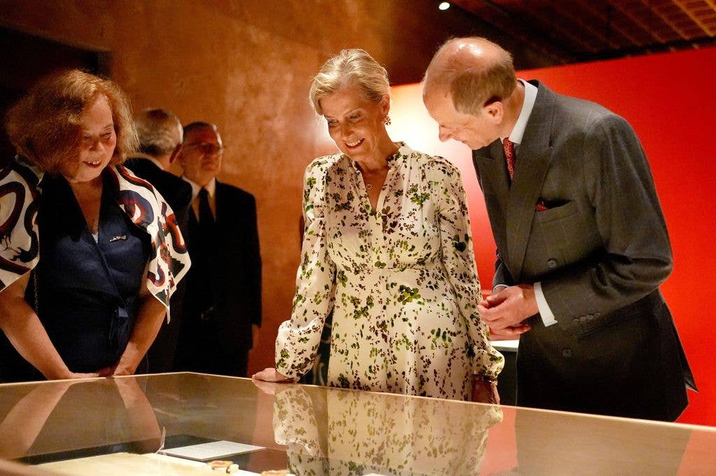 The Duke and Duchess of Edinburgh view the first display of the original English and Portuguese copies of the Treaty of Windsor