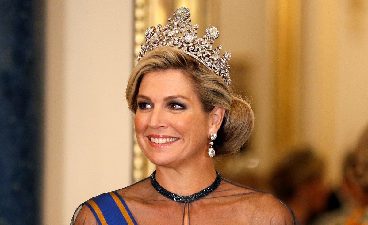 The Stuart Tiara, featuring a nearly 40-carat diamond with royal ties dating back centuries, completed Queen Máxima's glamorous state banquet look.