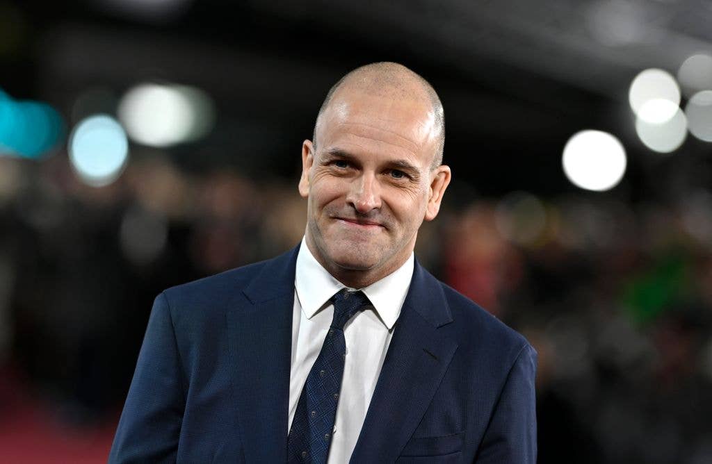 Jonny Lee Miller in a blue suit