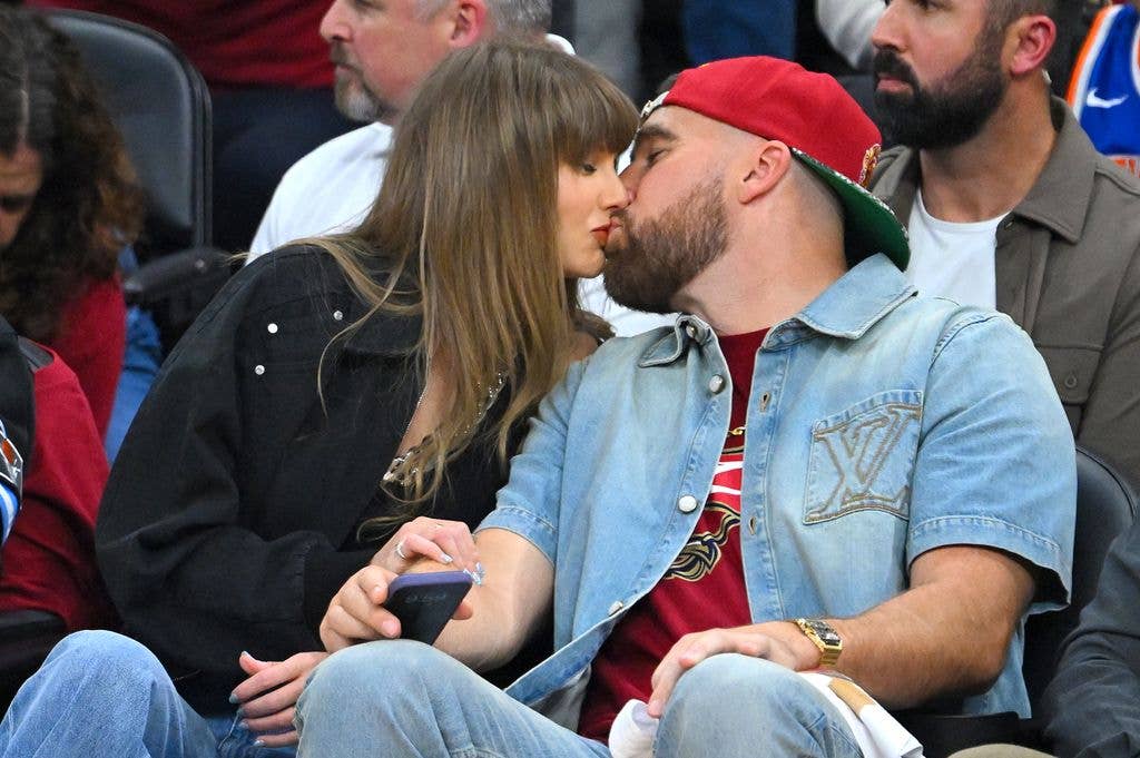 photo of taylor swift and travis kelce kissing