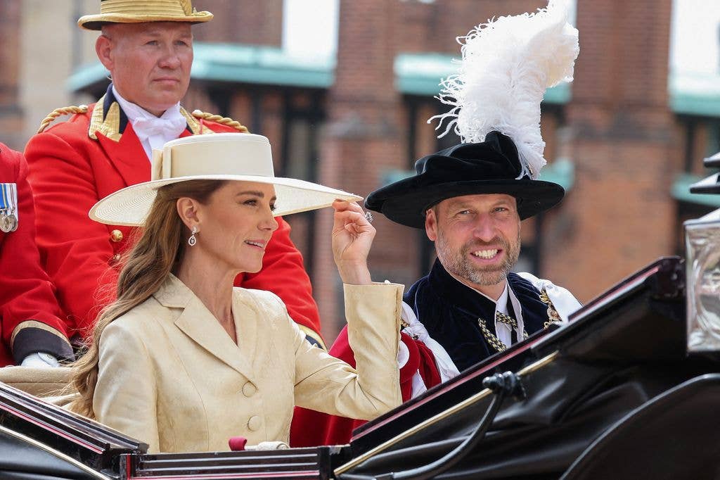Prince William and Kate departed in a carriage