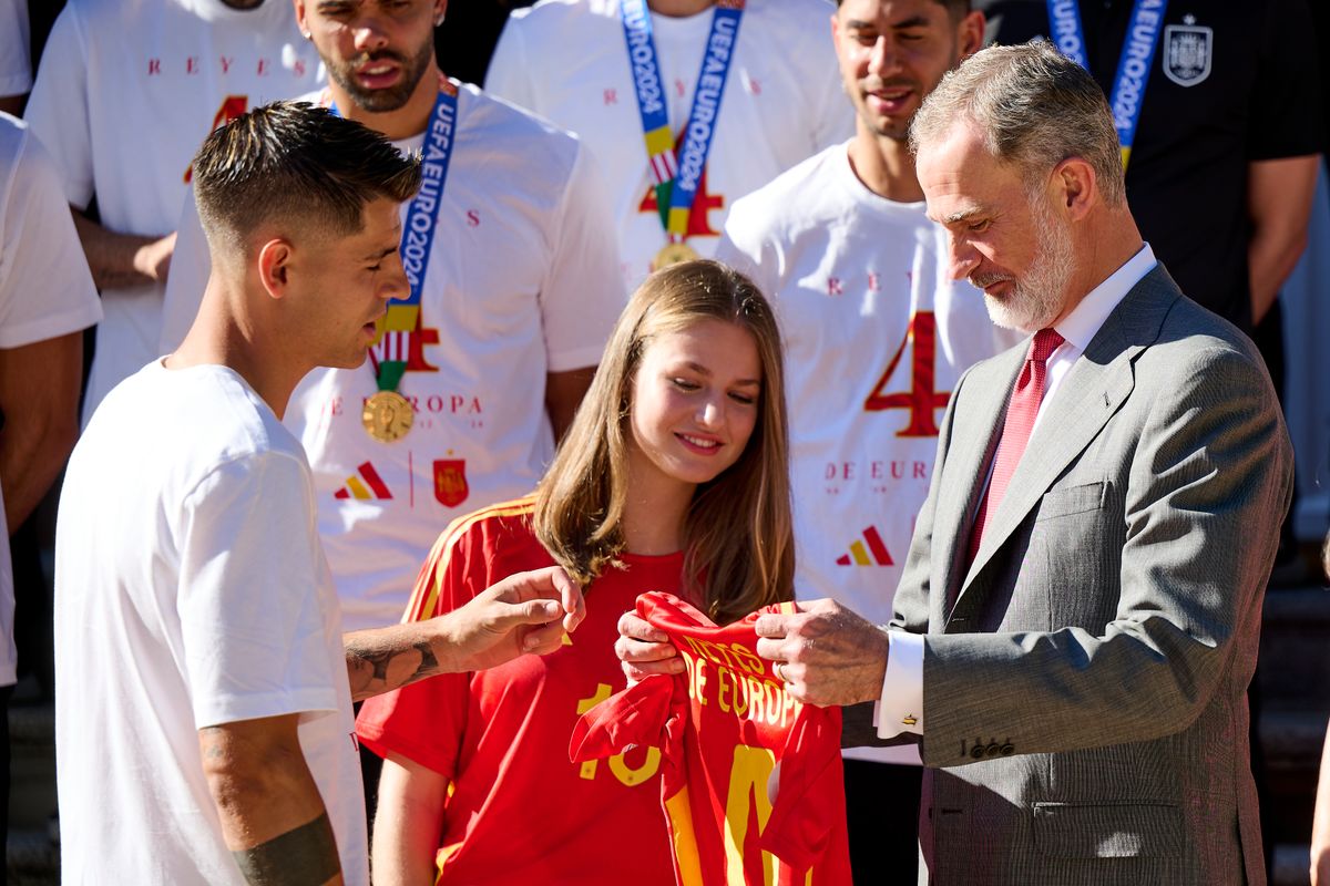 King Felipe VI continues his tradition of supporting Spain’s national team on the world stage.