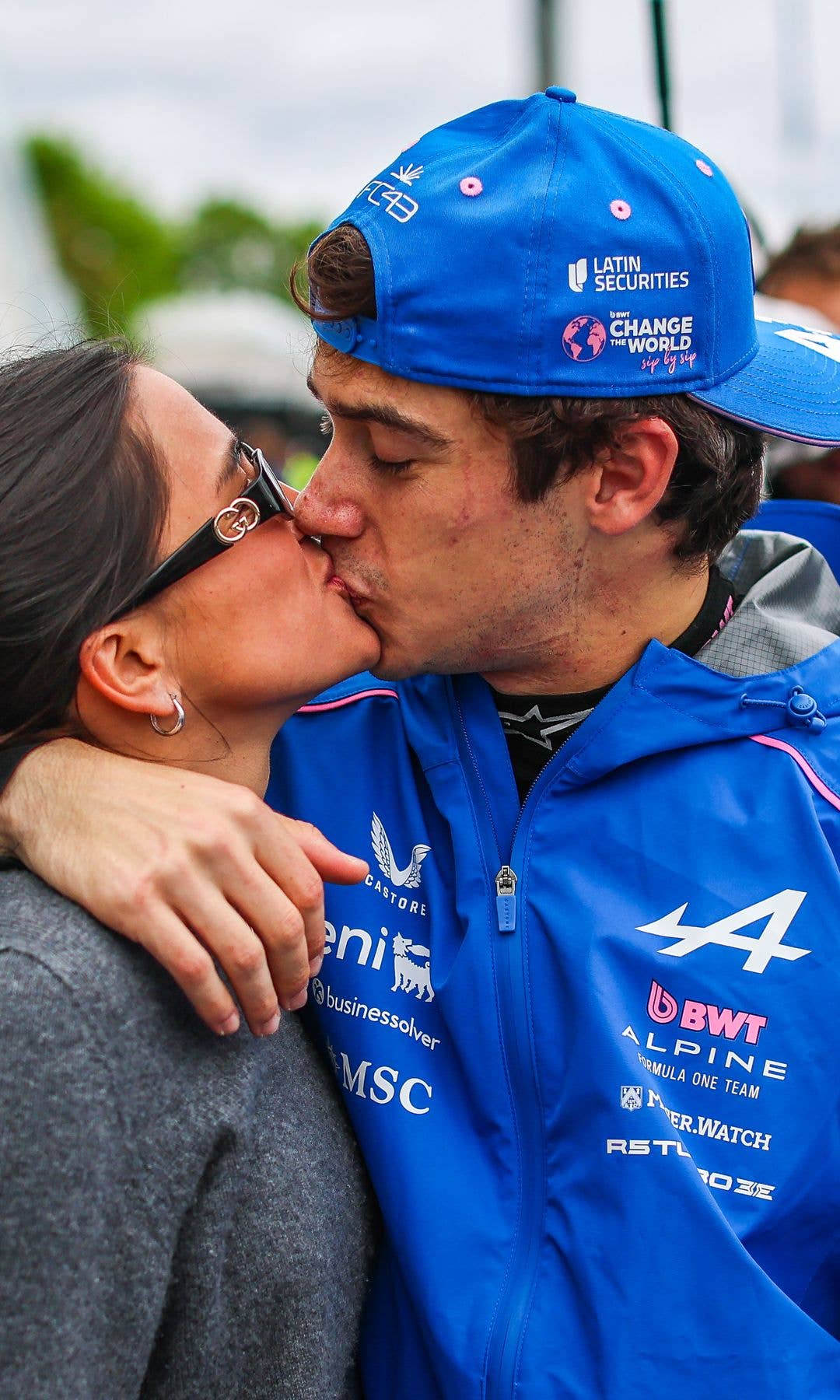 Franco Colapinto kissing Maia Reficco