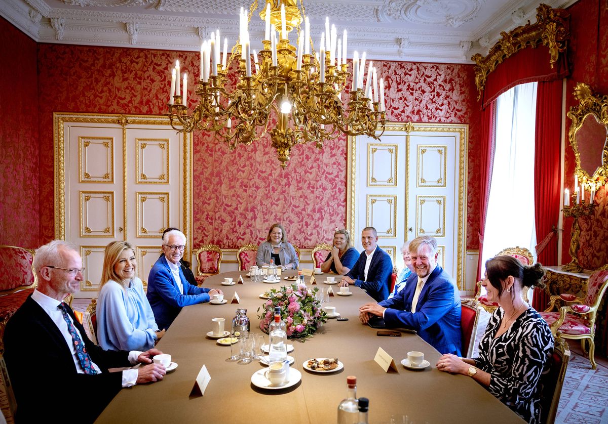 All smiles, Queen Máxima listened attentively as citizens shared their personal stories and concerns during the palace discussion.