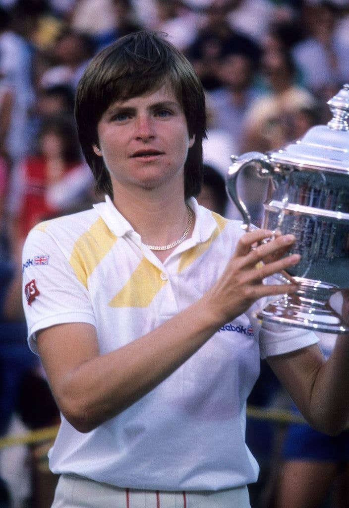 Hana Mandlikova holds up the US Open trophy in 1985.