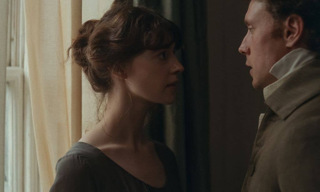 Daisy Edgar-Jones stars as Elinor Dashwood and George MacKay as Edward Ferrars in SENSE AND SENSIBILITY
