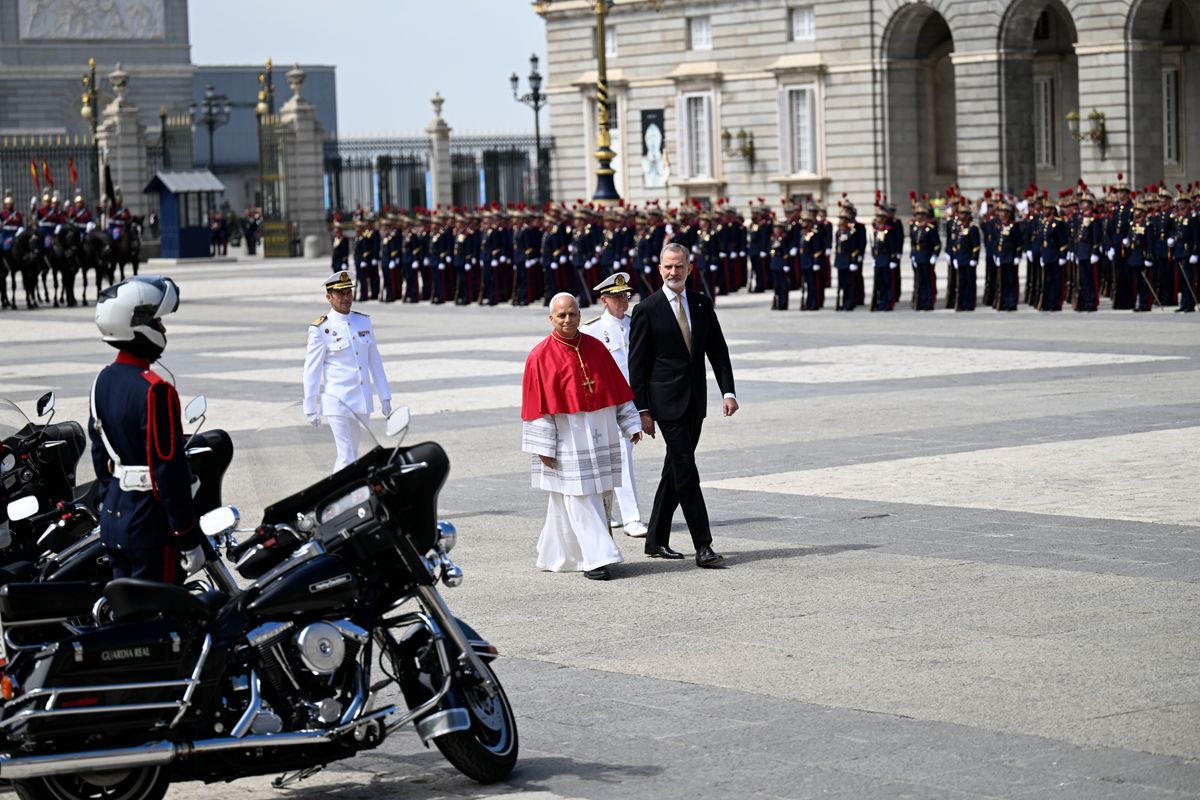King Felipe VI capped off his role as host with a warm farewell as Pope Leo XIV prepared to return to Rome.