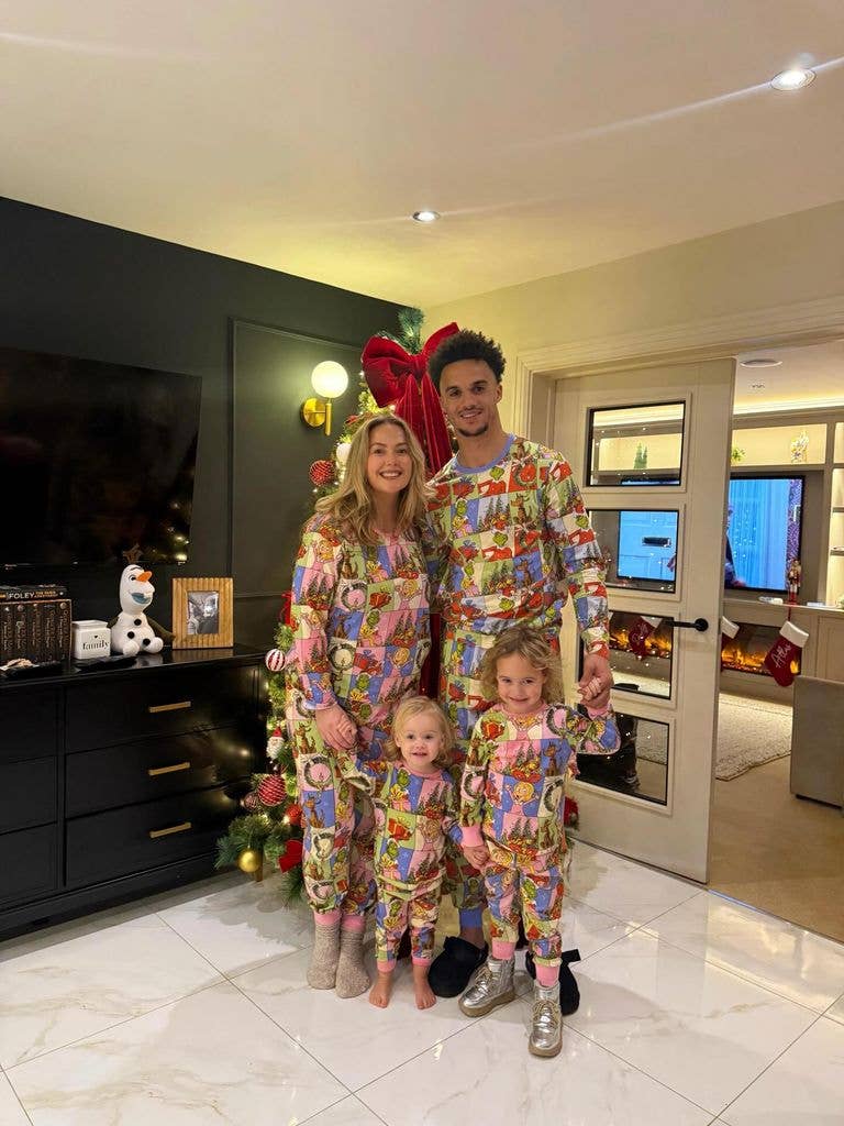 photo of antonee robinson with family at christmas
