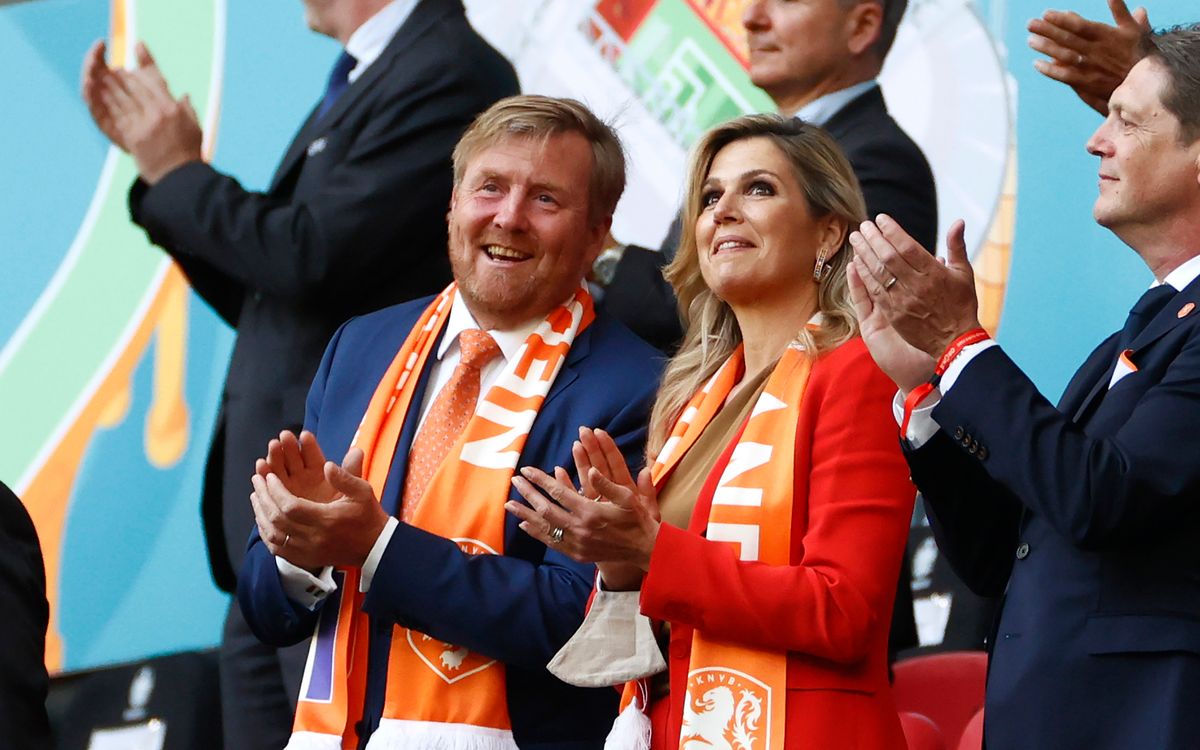 Willem-Alexander, King of the Netherlands and Queen Maxima of the Netherlands applaud prior to the UEFA Euro 2020 Championship Group C match between Netherlands and Ukraine at the Johan Cruijff ArenA on June 13, 2021 in Amsterdam