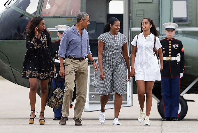 Barack & Michelle Obama With Their Daughters on a Trip