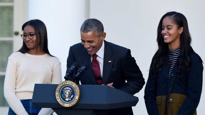The Obamas During The Thanksgiving Turkey Pardon