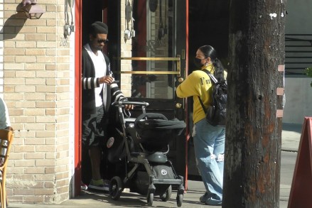 Los Feliz, CA  - *EXCLUSIVE*  - Usher and his girlfriend Jenn Goicoechea enjoy some family time as they step out for lunch with their daughter Sovereign and their newborn baby.Pictured: Usher, Jenn GoicoecheaBACKGRID USA 17 OCTOBER 2021 USA: +1 310 798 9111 / usasales@backgrid.comUK: +44 208 344 2007 / uksales@backgrid.com*UK Clients - Pictures Containing ChildrenPlease Pixelate Face Prior To Publication*