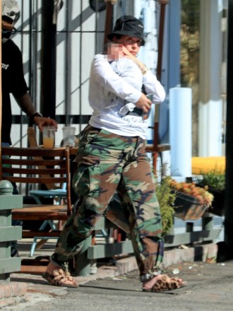 Los Angeles, CA  - *EXCLUSIVE*  - R&B legend Usher, brings his newborn son, Sire, out for fresh air in Los Angeles with his girlfriend Jenn Goicoechea. The couple recently welcomed the baby boy into the world just weeks ago.Pictured: Jenn GoicoecheaBACKGRID USA 29 OCTOBER 2021 BYLINE MUST READ: BACKGRIDUSA: +1 310 798 9111 / usasales@backgrid.comUK: +44 208 344 2007 / uksales@backgrid.com*UK Clients - Pictures Containing ChildrenPlease Pixelate Face Prior To Publication*