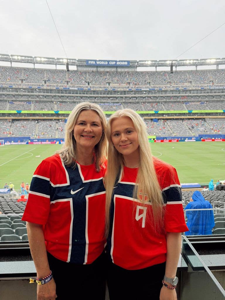 Gabrielle Haaland with her mom