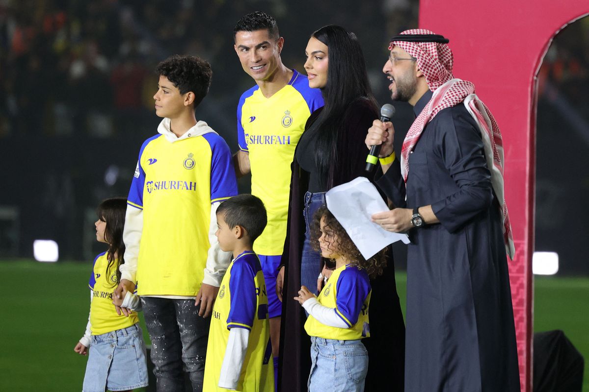 Al-Nassr's new Portuguese forward Cristiano Ronaldo (C-L), his partner Georgina Rodriguez (C-R) and his children