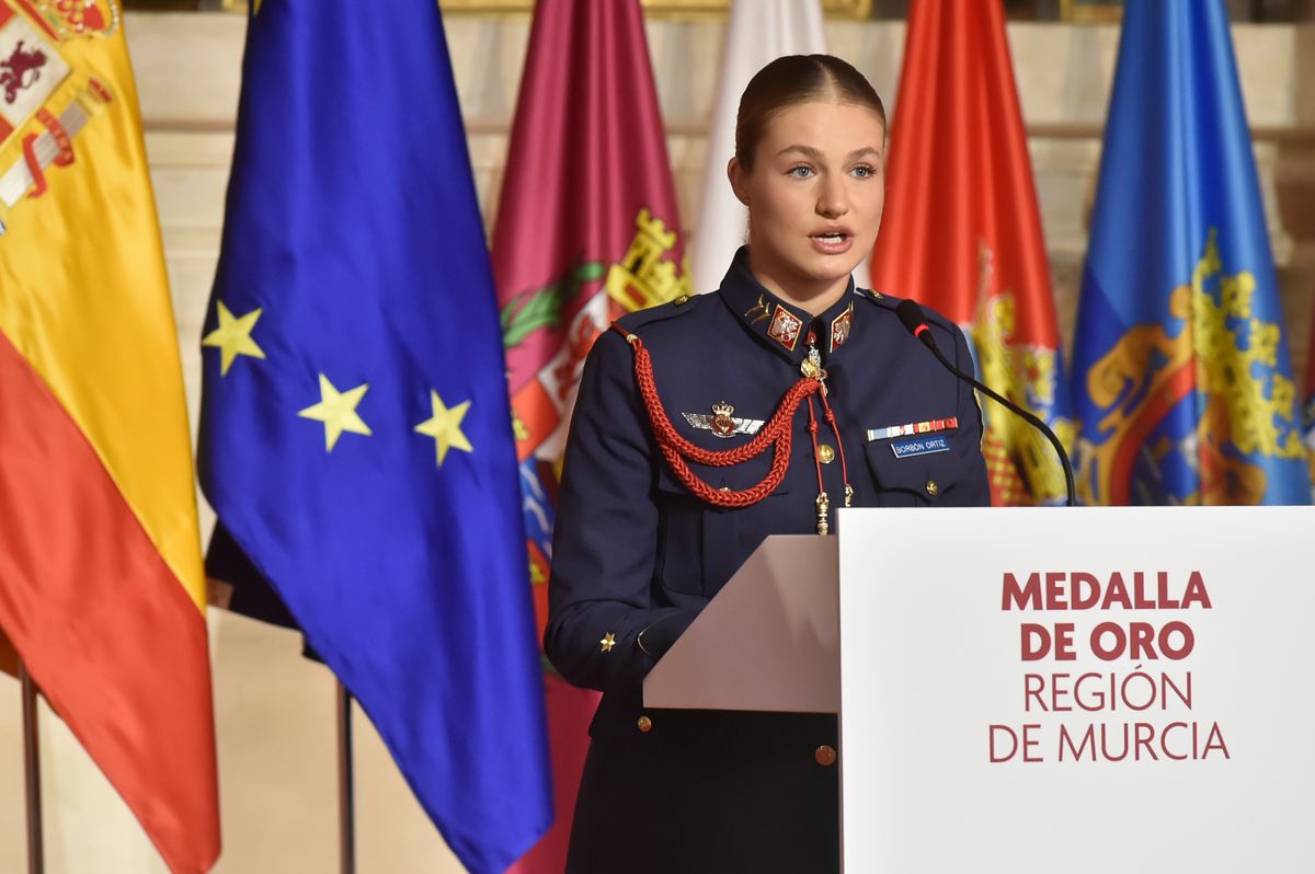 Princess Leonor speaks during her farewell ceremony in San Javier, marking the end of her Air and Space Academy training.